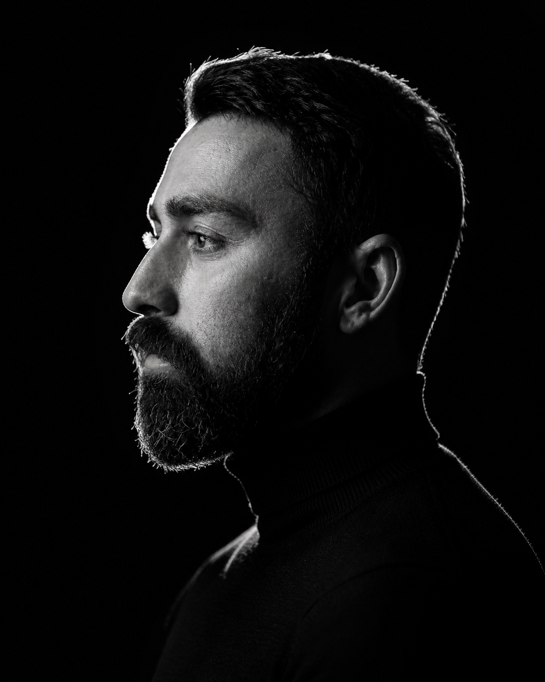 Dramatic silhouette portrait — result example